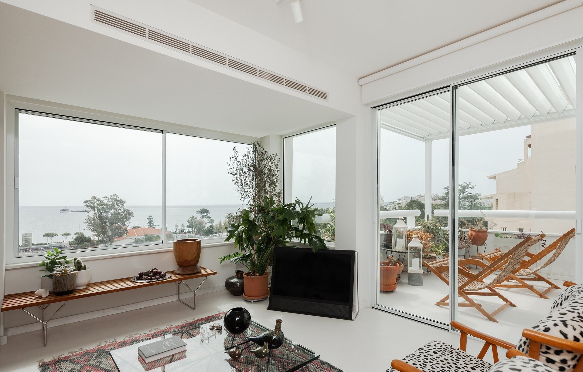 X1 APARTMENT Thea Minimal Systems